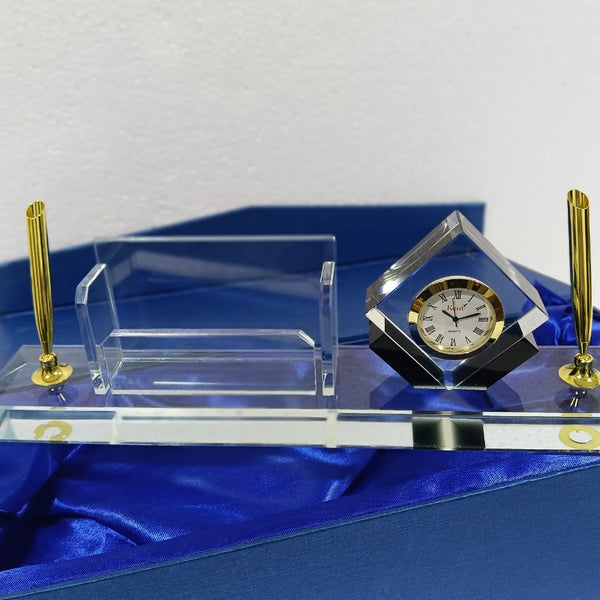 ستاند كريستال مع حامل كروت بزنس-وحامل قلم ثنائي وساعة باللون الذهبي