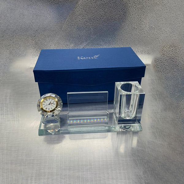 ستاند كريستال+مقلمة مع حامل بزنس كارد+ساعة باللون الذهبي